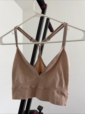 Seamless V-Neck Bralette in Nude